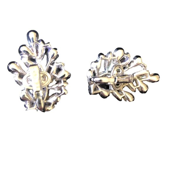 Signed Vintage Crown Trifari Silver Tone Metal Clear Rhinestone Encrusted Spray - Picture 11 of 12